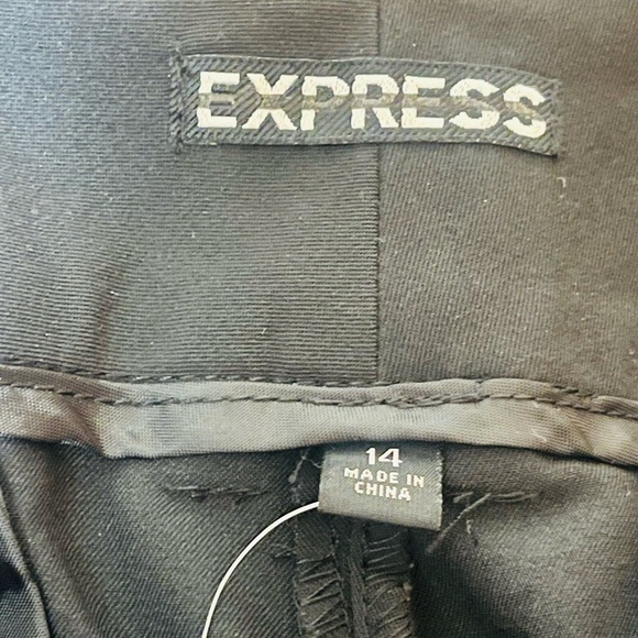 Express Women's Black Capris - Picture 4 of 7